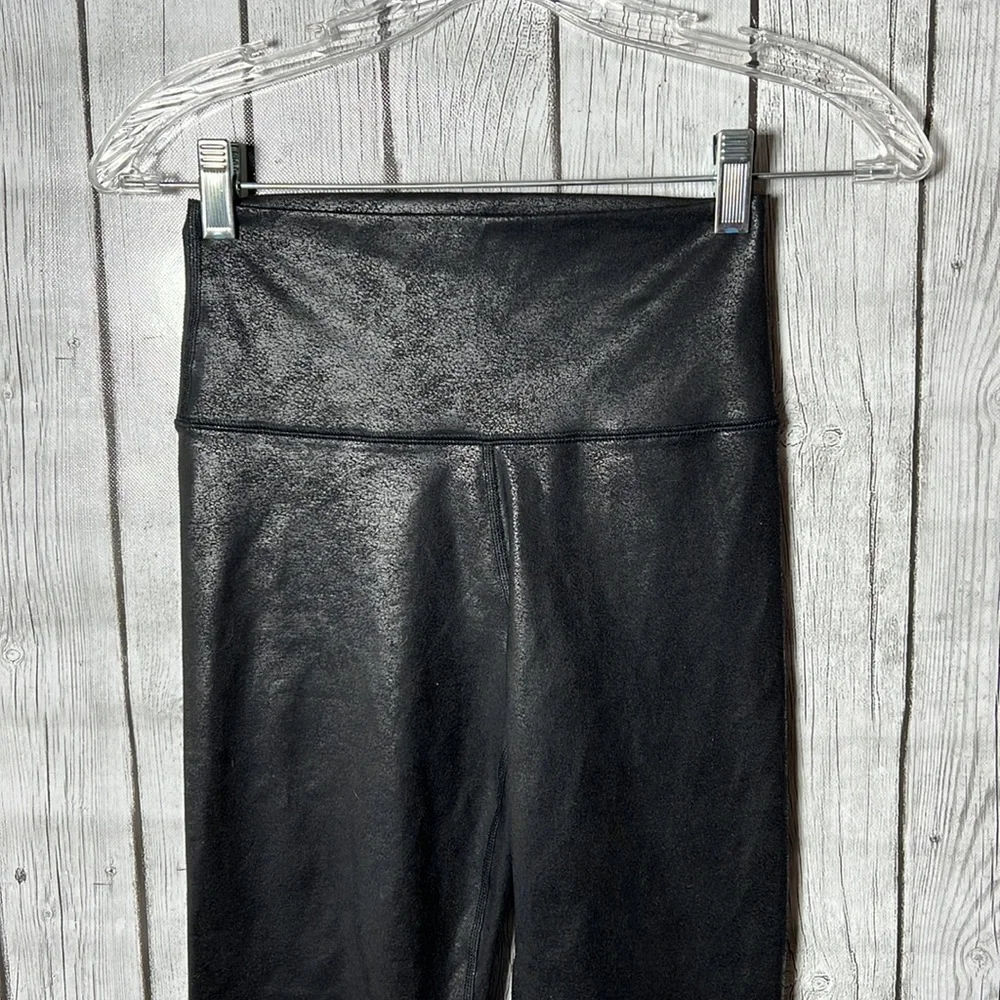 Offline by Aerie the higher high waisted crackle leggings size small